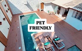 Casa com piscina em frente à Praia do Santinho